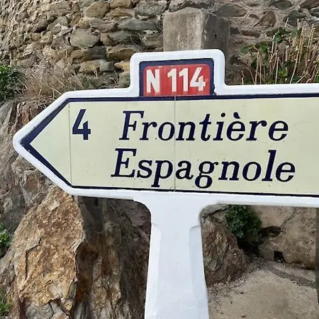 Front De Apartment *